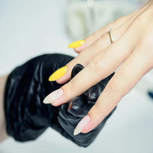 Nail Education Courses: Gel Polish Course NZ, 1 Day Nail Training (Lamp Included)