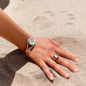 Jewelry: Round Silver Reversible Bracelet