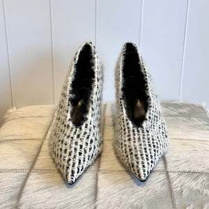 Frontpage: Camilla and Marc Rhys Braided Pump - SIZE 41