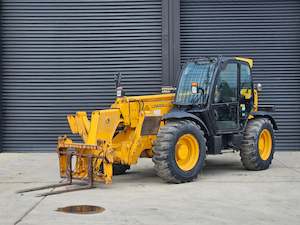 Used Equipment: 2004 JCB 533-105 Telehandler