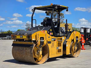 Used Equipment: 2014 Caterpillar CB44B Double Drum Roller