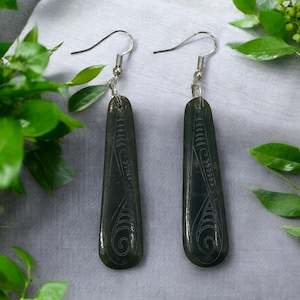 Nz Greenstone: NZ Greenstone Teardrop Earring