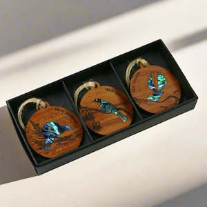 PAUA - RIMU DECORATION TRIO