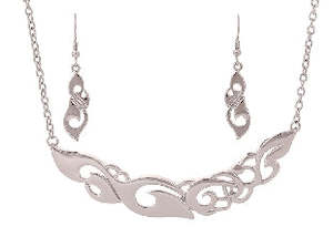 Boxed Manaia rhodium necklace set