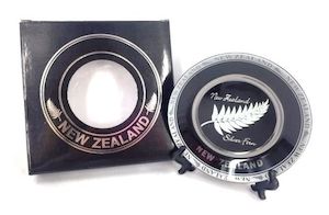 Souvenir Plates: CERAMIC PLATE 3.7" SILVER FERN W/STAND
