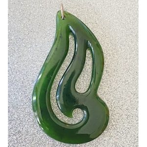 Products: New Zealand Greenstone Pendant