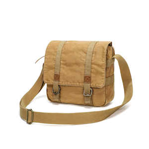 Shoulder Bags: Canvas Crossbody Messenger Bag - Casual and Versatile