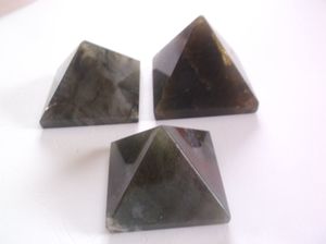 Labardorite pyramids - NZ Gems
