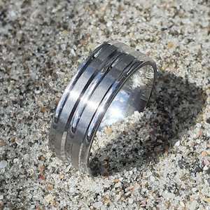 Men's Silver Titanium Ring Edge Classic - NZ NATIVE WOOD RINGS
