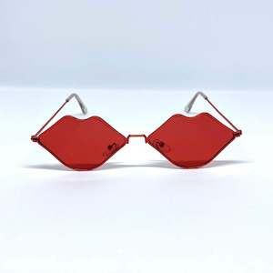 Festival: Kiss Eyes - Red