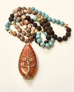 Agate necklace with beads