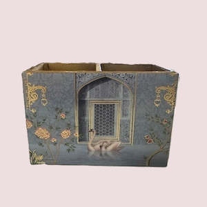 Homeware: Holder - Sky Blue with Swan