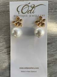 Earrings: Odi Boutique Jewellery-Flower Pearls-Gold
