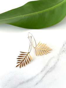 Contrasts Collection: Contrasts Earrings Palm Frond