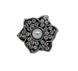 20 mm Lovely White Flower Snap