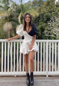 A Women's Worth Mini