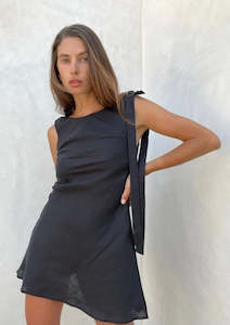 Caitlin Crisp: Mini Wilmer - Black