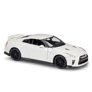 Car Make Nissan: WELLY 1/24 Nissan GTR 2017 Modern Car Model
