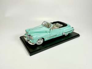 Car Body Style Convertible Coupe: SIGNATURE 1/32 Cadillac Series 62 1974 Classic Car Model