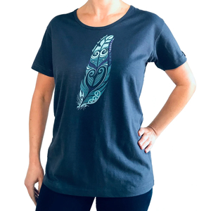 Women: Wild Kiwi Women’s Tee – Feather