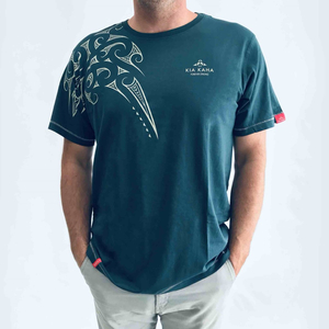 Kia Kaha Men’s Tee – Teal Ngaru