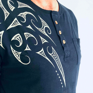 Kia Kaha Men’s Grandpa Tee – Ngaru