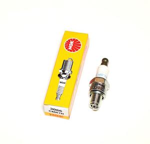NGK: CMR7H Spark Plug