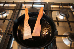 Medium Sized Heart Rimu Pot Scraper or Spatula Woodnbits