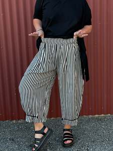 Frontpage: Rio Shorts ( Long) -Monostriped