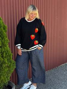 Jellicoe: Team Sweater - Berry Nice