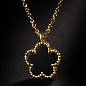 Gold Plated Essentials: Onyx Clover Medallion Necklace – Black