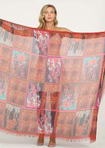 Love's Pure Light Scarf D-3 HEAD LIFTED HIGH, FEET WITH A BEAT GIRAFFES