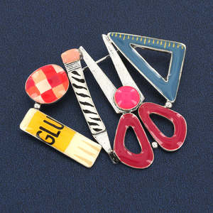 Brooches: Taratata Gomme (Eraser) Brooch W25-03203-10M