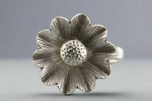 Rings: Large Daisy Ring - Pure Silver