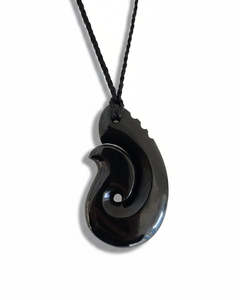 Jewelery: Pounamu Fishhook Pendant