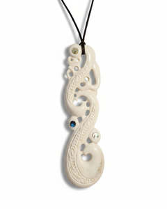 Sitiveni Tupou: Manaia Bone Carving
