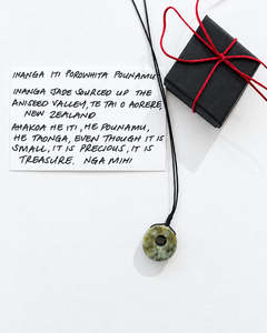 Jewelery: Porowhita Necklace