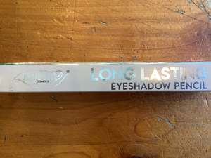 Products: Eyeshadow Pencil