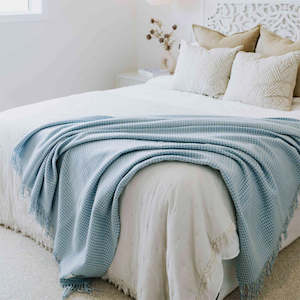 Living: NZ Lambs Wool Throw | Bremners Blue Houndstooth Weave
