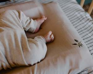 Leni The Label | Fitted Bassinet Sheet | Gum