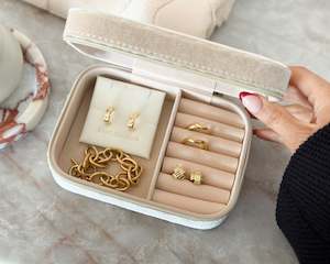 Gifting: Velvet Jewellery Box | Cashmere