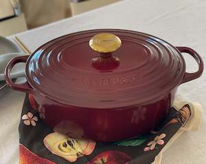 Cookware: Le Creuset | Oval Casserole Dish | Garnet