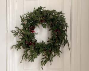 Luxe Juniper Berry Pine Wreath | Large