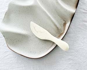 Su Yen Resin Cheese Knife | Ivory