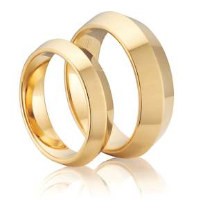 Classic Wedding Rings: Knife Edge Wedding Ring