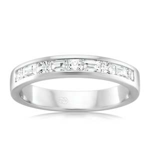 Womens Wedding Rings: Women's Medium White Gold Alternate Diamond Wedding Ring