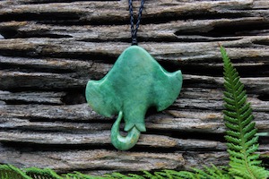 Pounamu Wheke Whenua (Stingray)