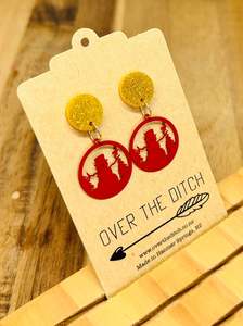 Dangly Earrings: Dangles - Pretty red snowman