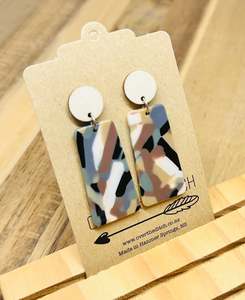 Sale: Dangles - Desdemona