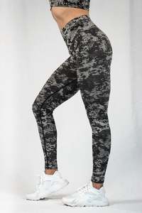 Essentials: Glitch Camo Leggings - Black Ops